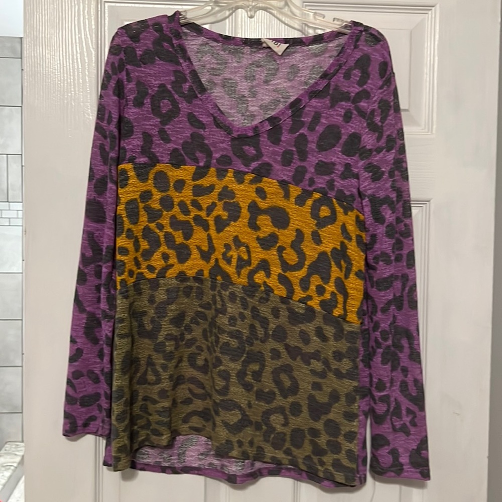 Bib! Purple and gold, leopard print shirt, size medium
